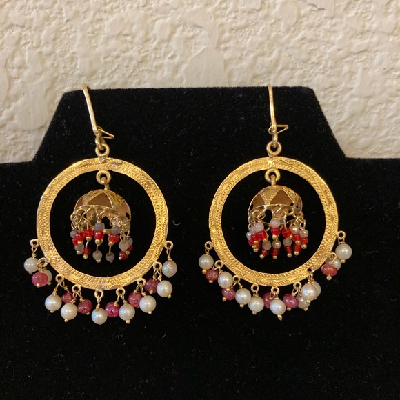Earrings. Beautiful. Pre Owned. Gold Tone. - Picture 14 of 15